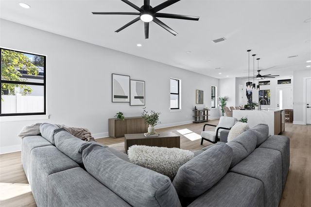 3215 W PRICE AVENUE, Tampa, FL 33611