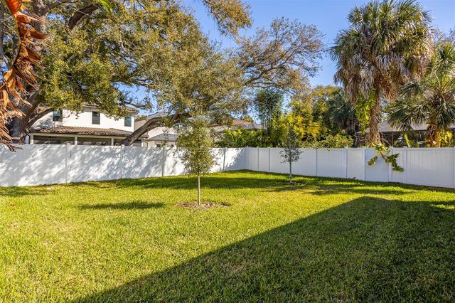 3215 W PRICE AVENUE, Tampa, FL 33611