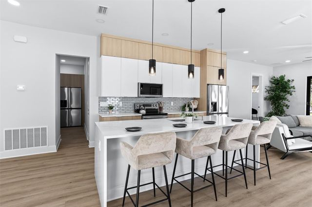 3215 W PRICE AVENUE, Tampa, FL 33611