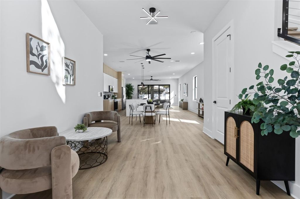 Image 4 of property listing at 3215 W PRICE AVENUE, Tampa, FL 33611