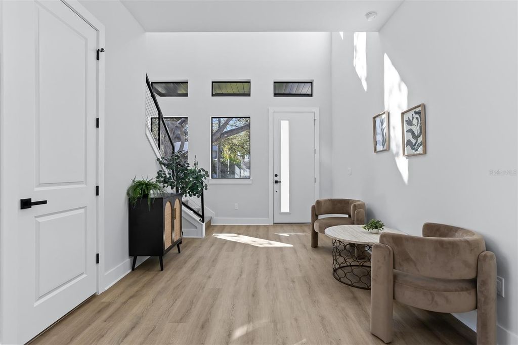 Image 5 of property listing at 3215 W PRICE AVENUE, Tampa, FL 33611