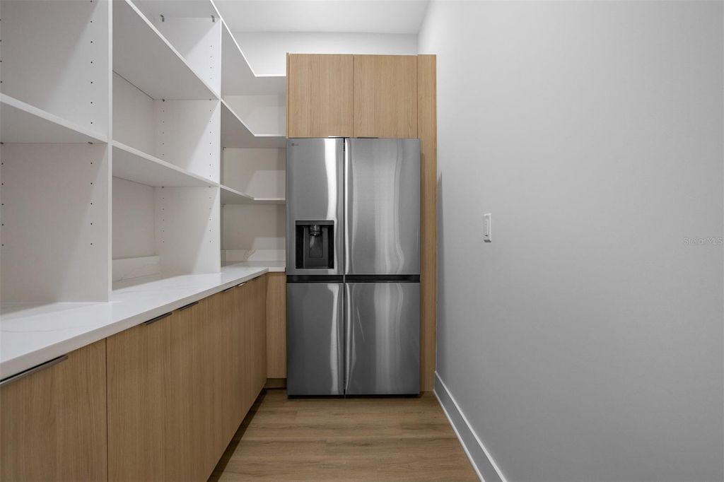 Image 8 of property listing at 3215 W PRICE AVENUE, Tampa, FL 33611