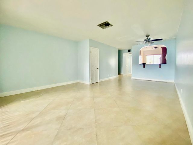 139 SPARROW Drive 2G, Royal Palm Beach, FL 33411