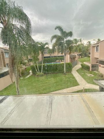 139 SPARROW Drive 2G, Royal Palm Beach, FL 33411