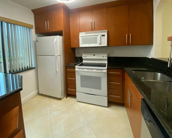 139 SPARROW Drive 2G, Royal Palm Beach, FL 33411