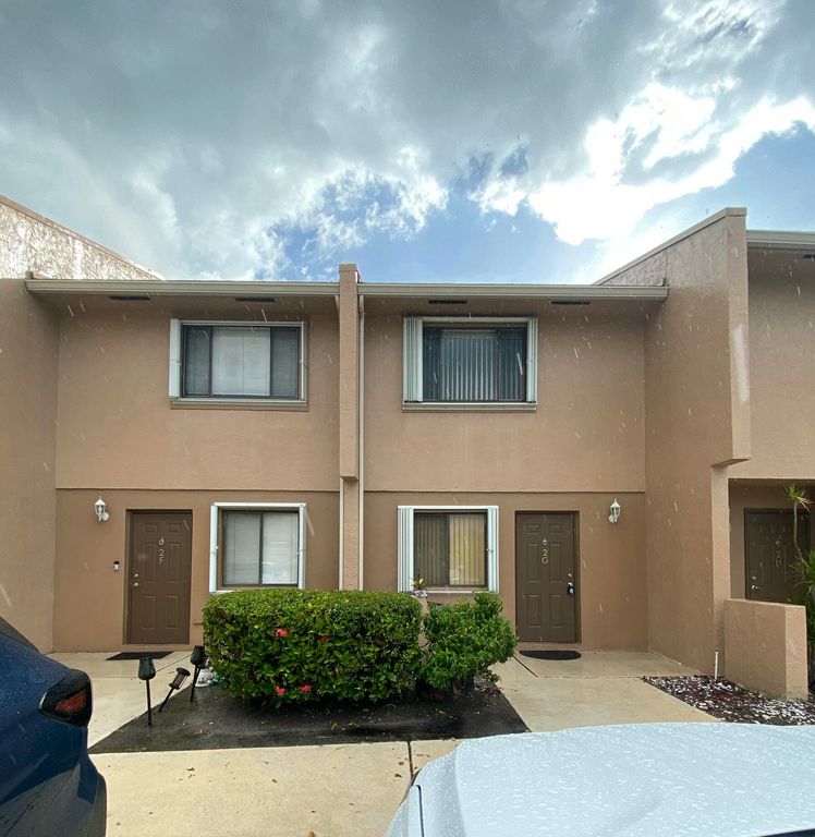 139 SPARROW Drive 2G, Royal Palm Beach, FL 33411