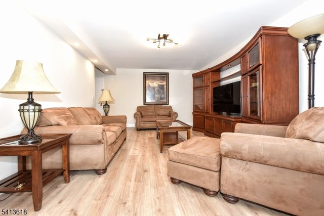 9060 Palisade Ave 1003, North Bergen Twp., NJ 07047