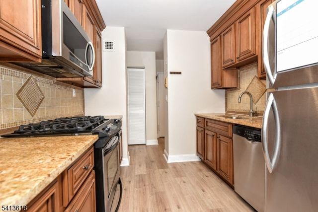 9060 Palisade Ave 1003, North Bergen Twp., NJ 07047