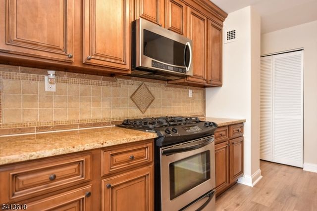 9060 Palisade Ave 1003, North Bergen Twp., NJ 07047