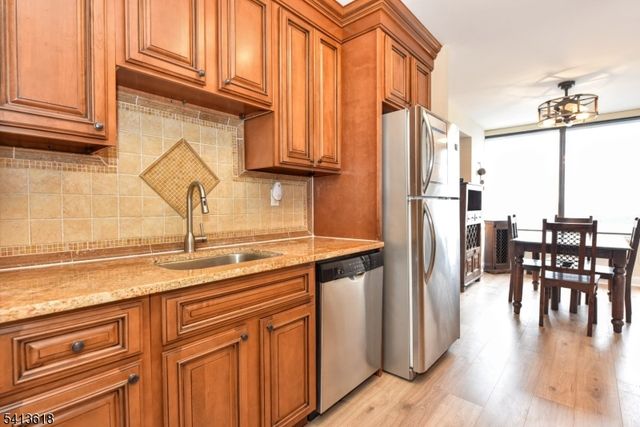 9060 Palisade Ave 1003, North Bergen Twp., NJ 07047