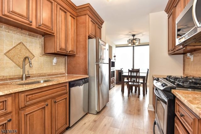 9060 Palisade Ave 1003, North Bergen Twp., NJ 07047