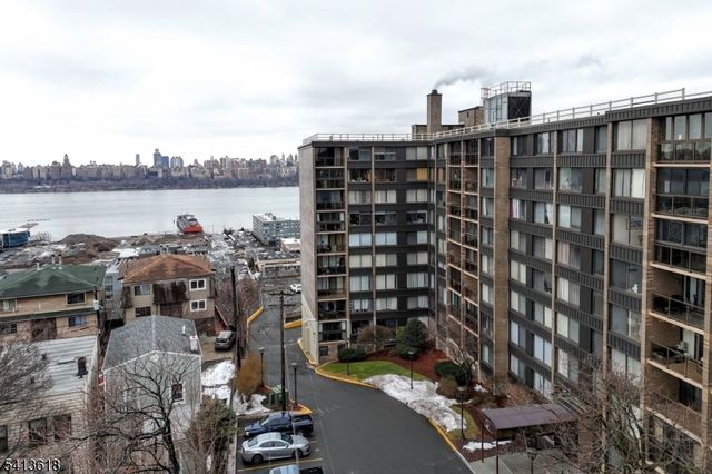 9060 Palisade Ave 1003, North Bergen Twp., NJ 07047
