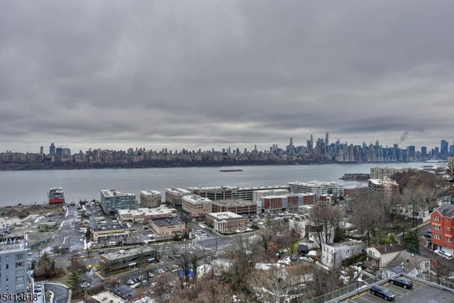 9060 Palisade Ave 1003, North Bergen Twp., NJ 07047