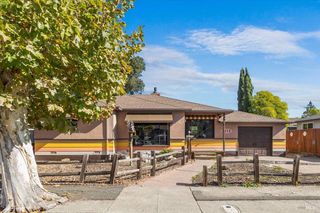 2112 Berkeley Dr, Santa Rosa, CA 95401