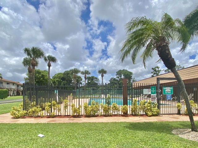 4325 Oak Terrace Drive, Greenacres, FL 33463