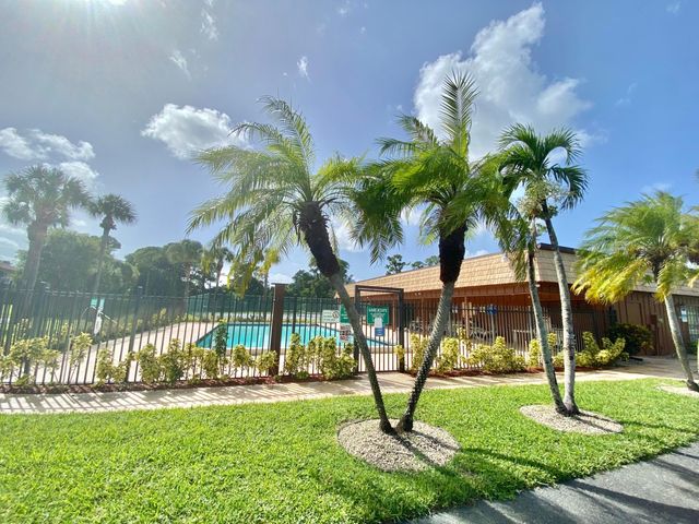 4325 Oak Terrace Drive, Greenacres, FL 33463