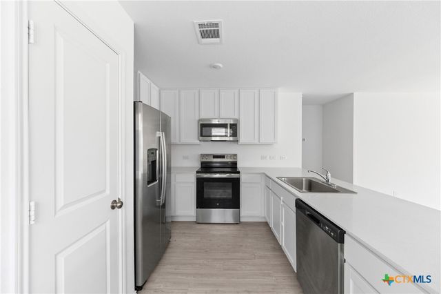 512 Texas Angel Way, Jarrell, TX 76537