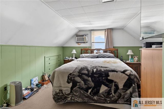 7 W James Place, Iselin, NJ 08830