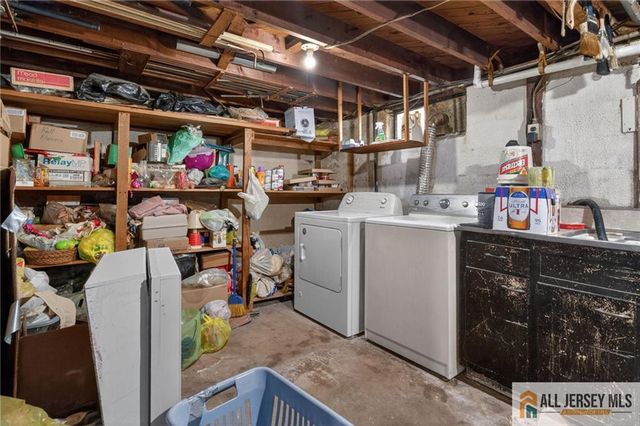 7 W James Place, Iselin, NJ 08830