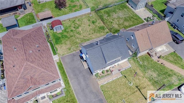 7 W James Place, Iselin, NJ 08830