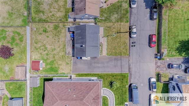 7 W James Place, Iselin, NJ 08830