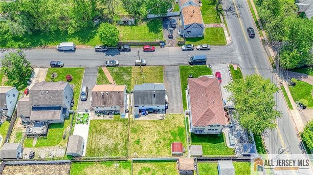 7 W James Place, Iselin, NJ 08830