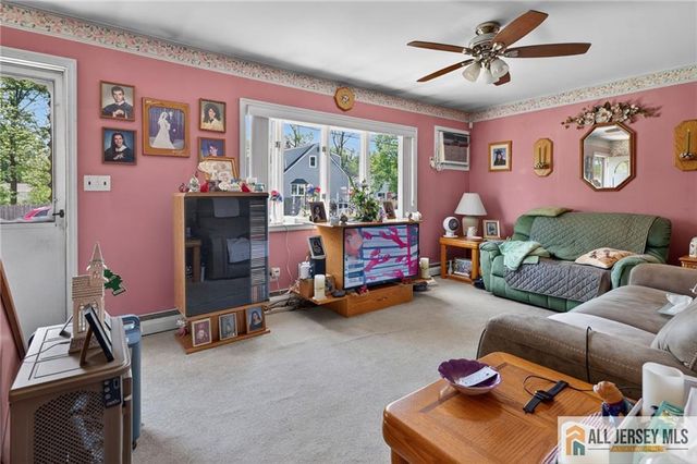 7 W James Place, Iselin, NJ 08830