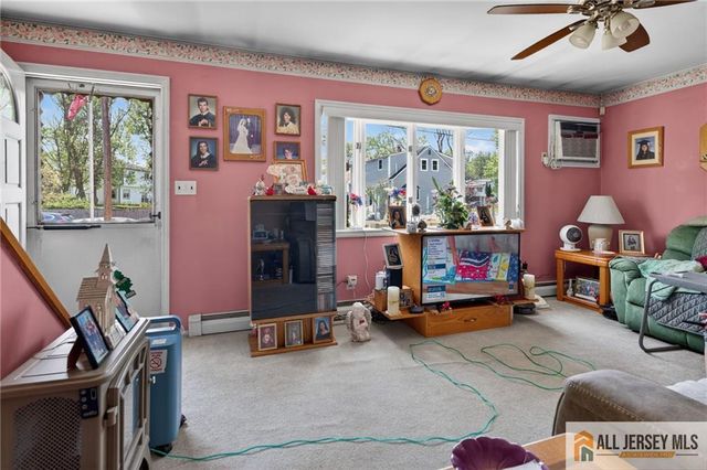 7 W James Place, Iselin, NJ 08830