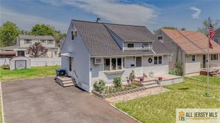 7 W James Place, Iselin, NJ 08830