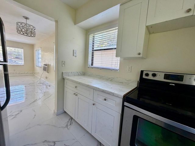 1371 NE 150th St 1, Miami, FL 33161