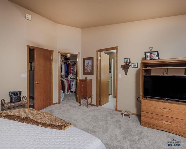 1150 DUFFER DR, Rapid City, SD 57702