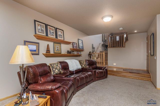 1150 DUFFER DR, Rapid City, SD 57702