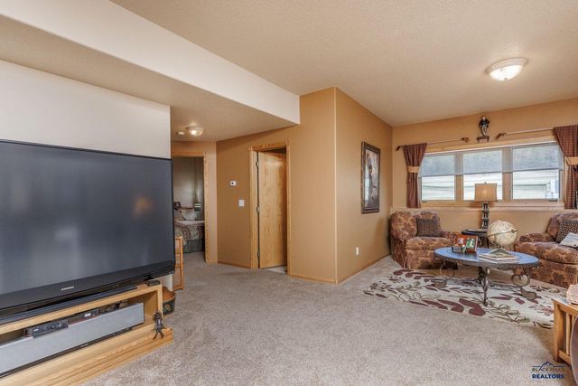 1150 DUFFER DR, Rapid City, SD 57702