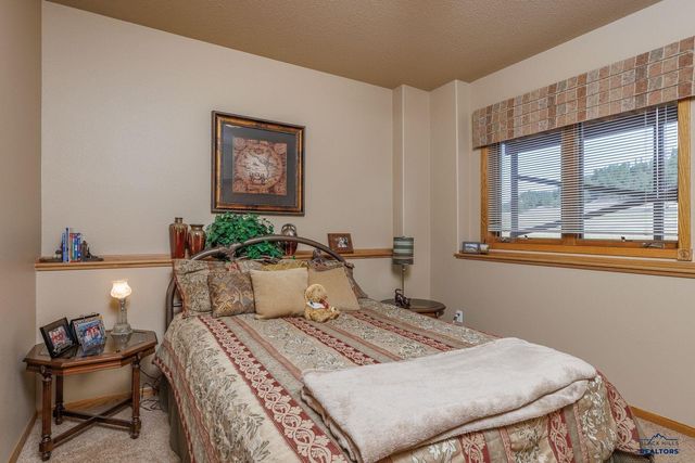 1150 DUFFER DR, Rapid City, SD 57702