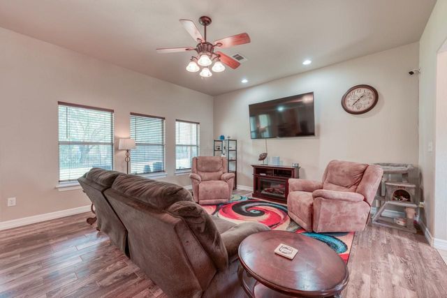 121 W Cedar ST, Granite Shoals, TX 78654