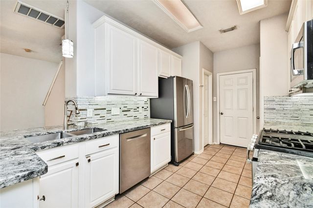 62 E Stedhill Loop, Conroe, TX 77384