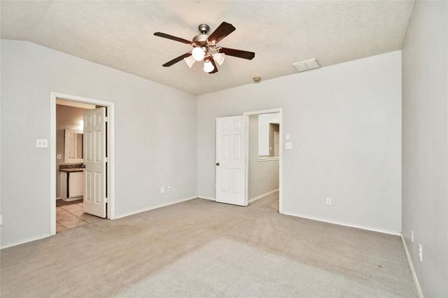 62 E Stedhill Loop, Conroe, TX 77384