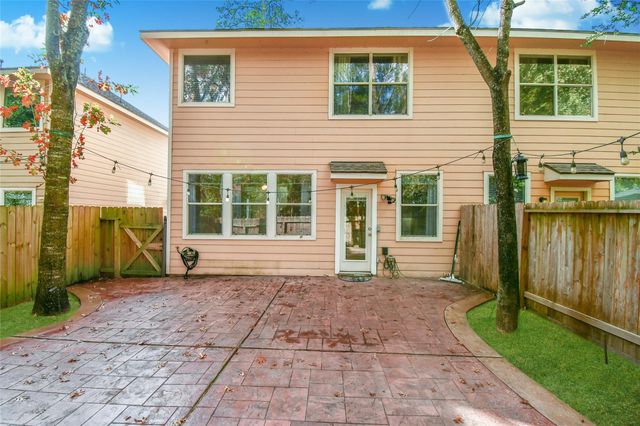 62 E Stedhill Loop, Conroe, TX 77384