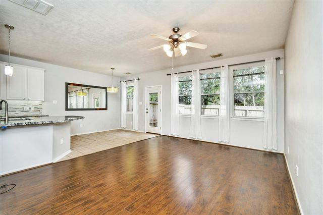 62 E Stedhill Loop, Conroe, TX 77384