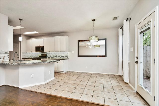 62 E Stedhill Loop, Conroe, TX 77384