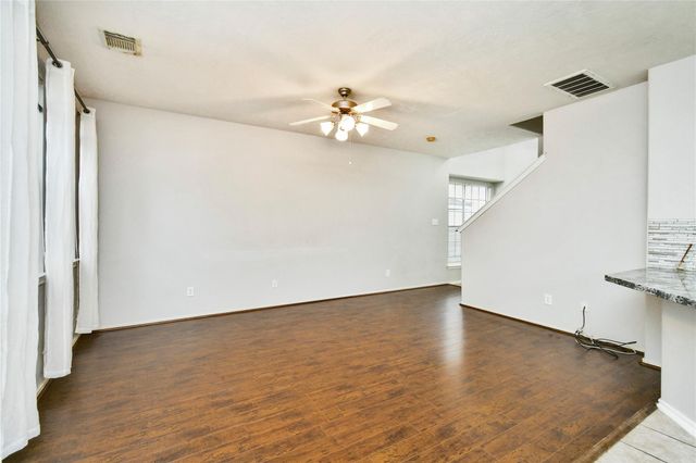 62 E Stedhill Loop, Conroe, TX 77384