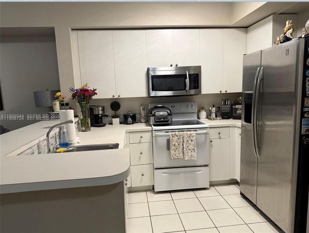 11060 SW 196th St 607, Cutler Bay, FL 33157