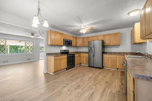 5824 Beechwalk DR, Virginia Beach, VA 23464