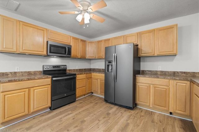 5824 Beechwalk DR, Virginia Beach, VA 23464