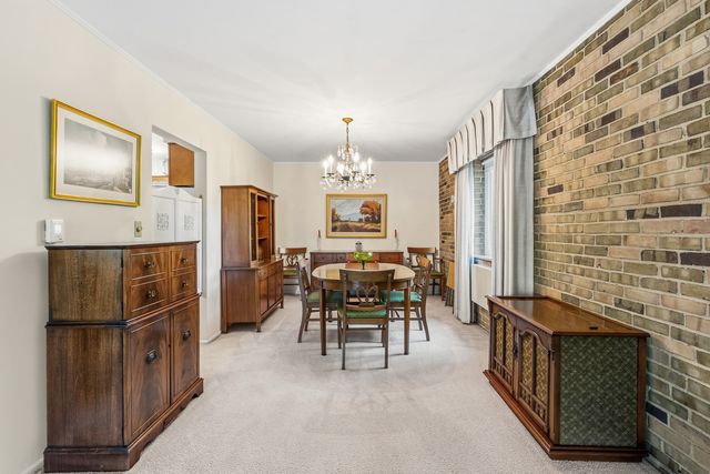 320 Claymoor Road 1C, Hinsdale, IL 60521
