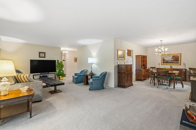 320 Claymoor Road 1C, Hinsdale, IL 60521