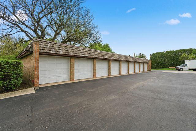 320 Claymoor Road 1C, Hinsdale, IL 60521