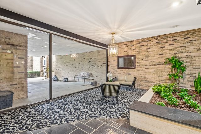 320 Claymoor Road 1C, Hinsdale, IL 60521