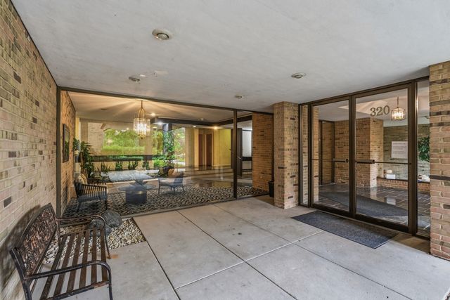 320 Claymoor Road 1C, Hinsdale, IL 60521