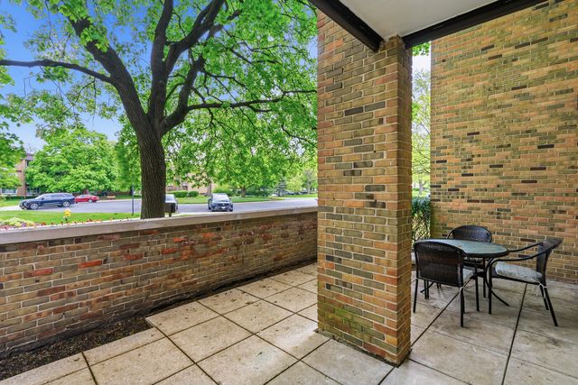 320 Claymoor Road 1C, Hinsdale, IL 60521